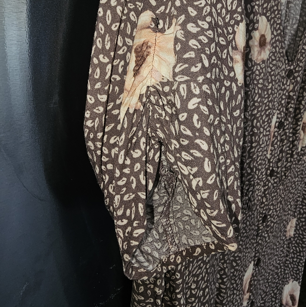 Floral V-Neck Dress - Picture 7 of 10